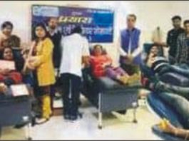 रक्तदान कर दी शहीदों को श्रद्धांजलि
