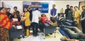 रक्तदान कर दी शहीदों को श्रद्धांजलि