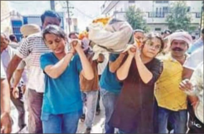 अर्थी को कंधा